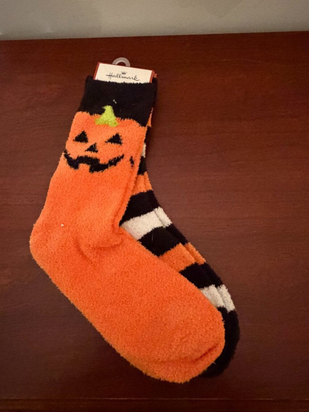Hallmark Halloween Pumpkin Stripes Womens Fuzzy Crew Socks